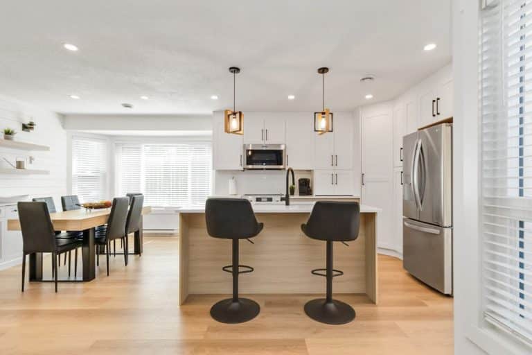 Modern kitchen with dining area