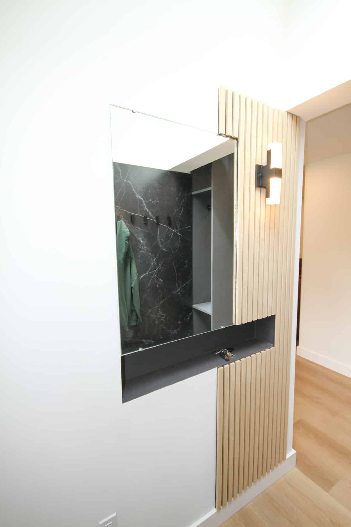 Modern bathroom mirror with storage