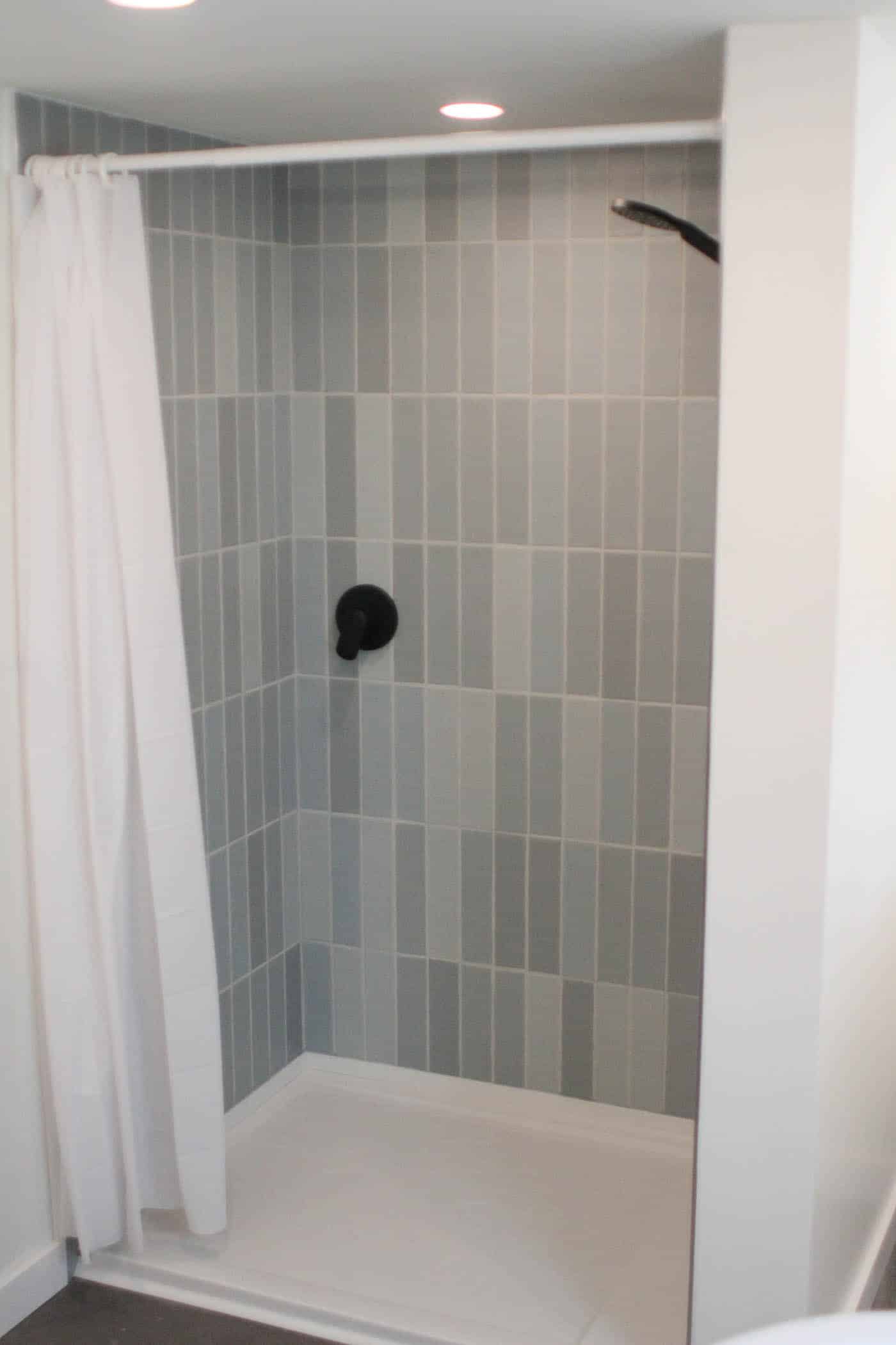 Modern shower with gray tiles