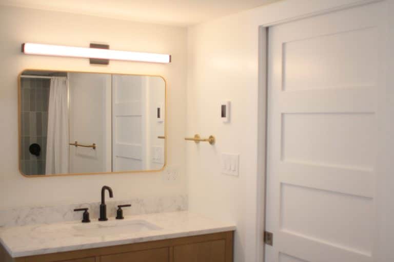 Modern bathroom with elegant fixtures.